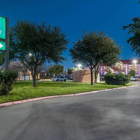 Quality Suites Addison-Dallas-3