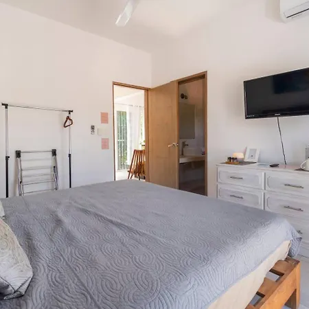 Carlota Guest House-2