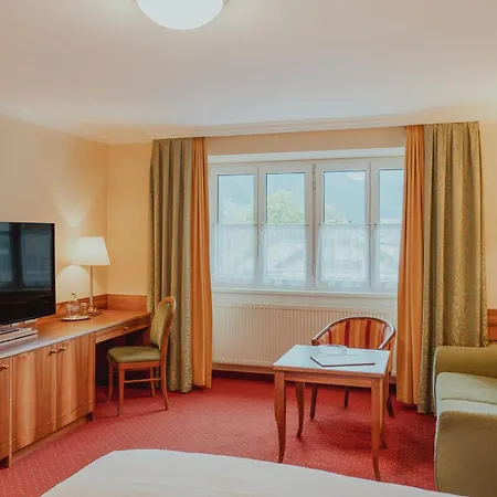 Österreichischer Hof-im Bademantel direkt in die Alpentherme-2