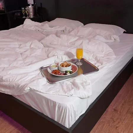 Tout Motel (Adults Only)-3