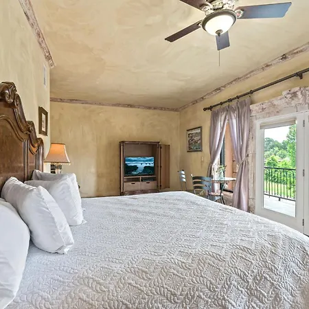 Blanco Riverside Cottages-3