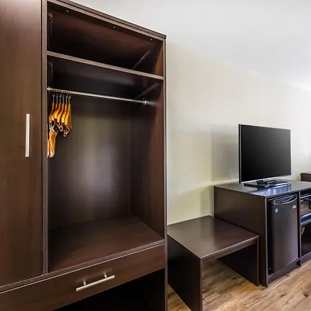 Sleep Inn & Suites Salina I-135-3