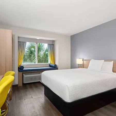 Microtel Inn & Suites By Wyndham Panama City-3