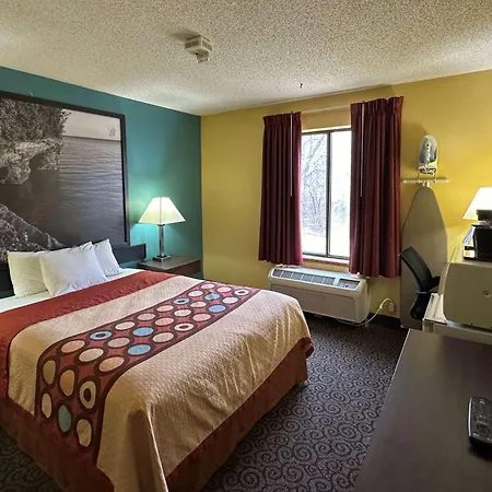 Super 8 By Wyndham Appleton-3