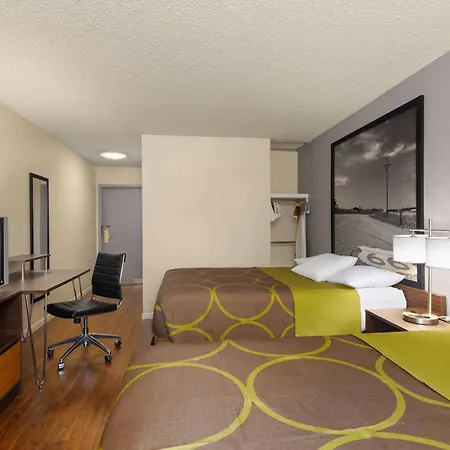 Super 8 By Wyndham Dodge City-2