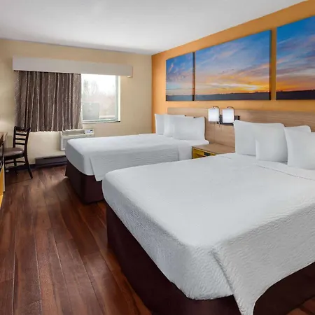 Days Inn By Wyndham Rockford I-90 Walking Distance To Casino-2