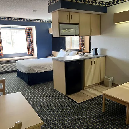 Days Inn & Suites By Wyndham Hutchinson-2