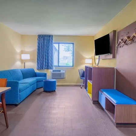 Days Inn & Suites By Wyndham Waterloo-2