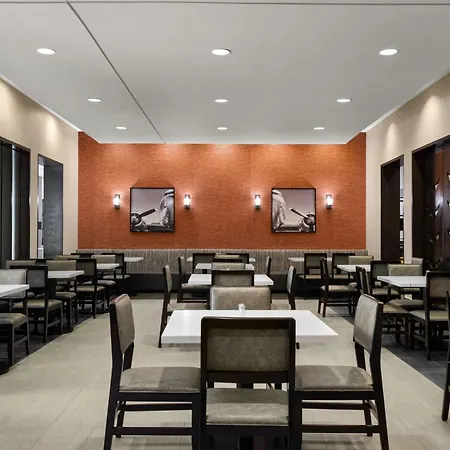 Embassy Suites By Hilton Newark Airport-2