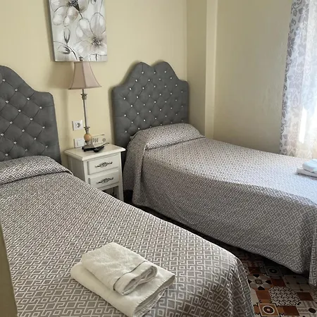 Hostal Flor De Lis- Lojo-2