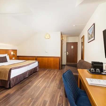 Carlton Hotel Buda Castle-3