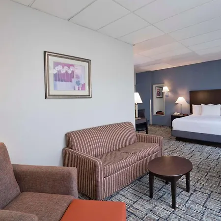 Best Western Plus Hotel & Conference Center-3