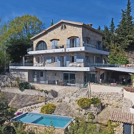 Au Pied des Baous-2