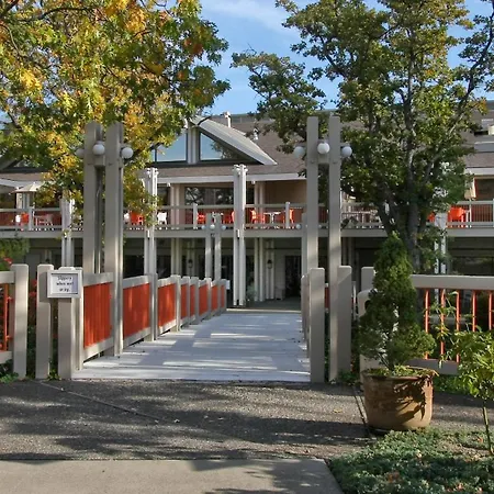 Ashland Hills Hotel & Suites-3