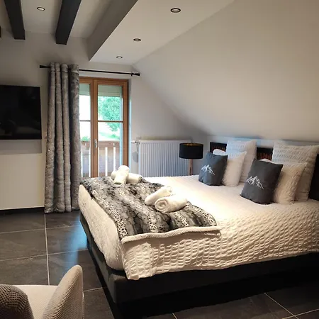 Géraniums Et Neige Fraîche, maison comtoise avec suites appartements de prestige, chambre tout confort, certaines avec spa et sauna privatifs au cœur du Jura à Métabief dans le Haut-Doubs-2