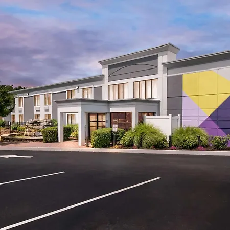 Spark By Hilton Hummelstown Hershey-3