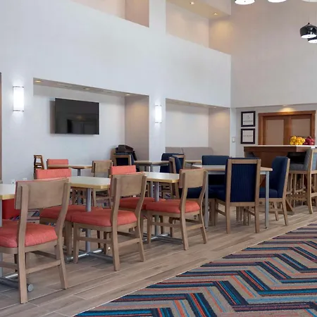 Hampton Inn & Suites Riverton-3