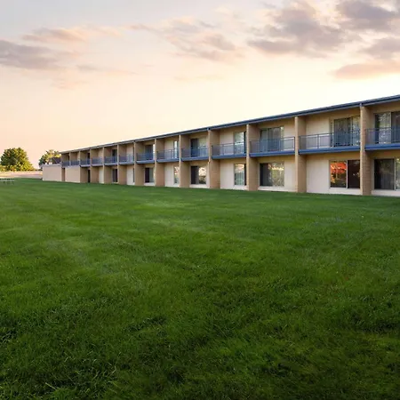 Baymont By Wyndham Bay City-2