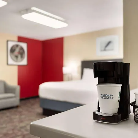 Ramada By Wyndham Alpena-3