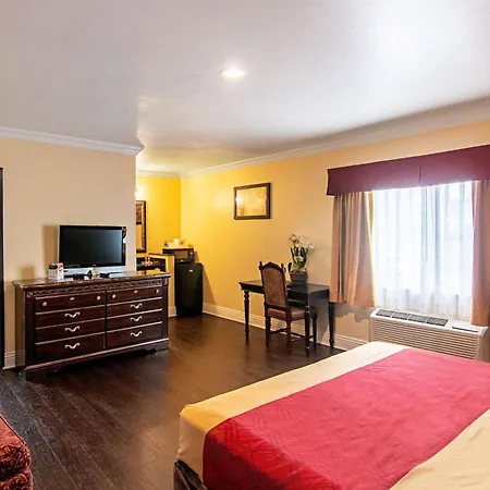 Econo Lodge Long Beach I-405-3