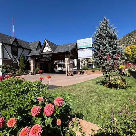 Silver Spruce Inn-3