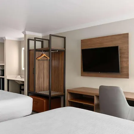 La Quinta Inn & Suites By Wyndham Yakima Downtown-2