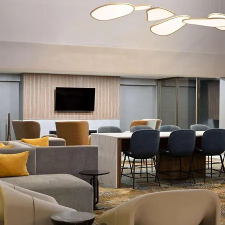 La Quinta Inn & Suites By Wyndham Yakima Downtown-3
