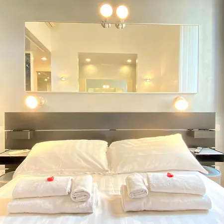 Kiss Me Rome Luxury Rooms-2