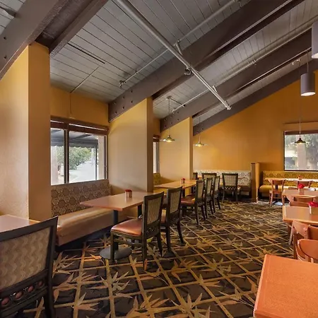 88 Palms Hotel & Event Center-3