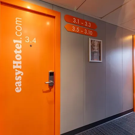 Easyhotel Edinburgh-3