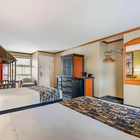 Super 8 By Wyndham Lake George/Downtown-3