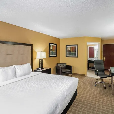 La Quinta By Wyndham Hot Springs-2