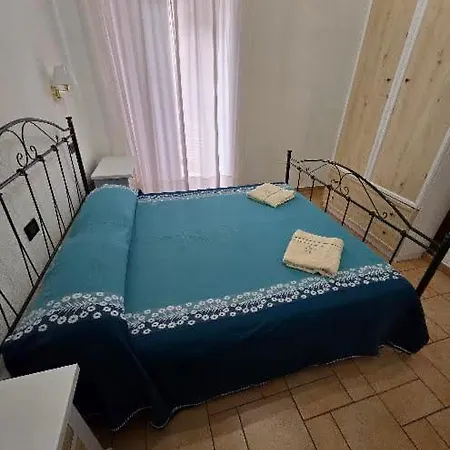 Rooms & B&B-3