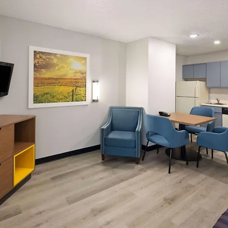 Days Inn & Suites By Wyndham Green Bay Wi-2