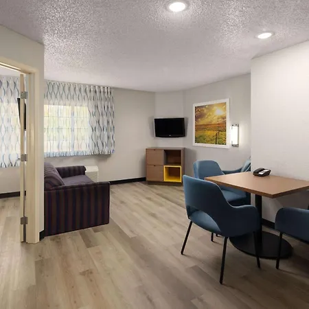 Days Inn & Suites By Wyndham Green Bay Wi-3