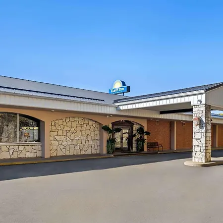 Days Inn By Wyndham Dubuque-3