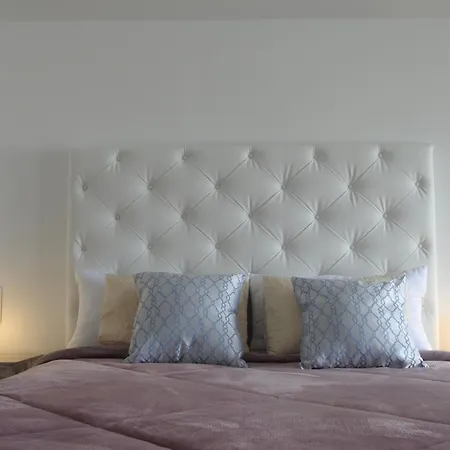 Sandra Rooms-2