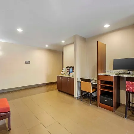 Comfort Inn & Suites-3