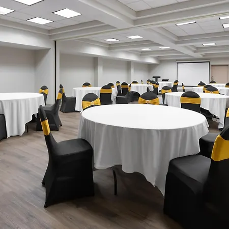 Days Inn & Suites By Wyndham Albany-2