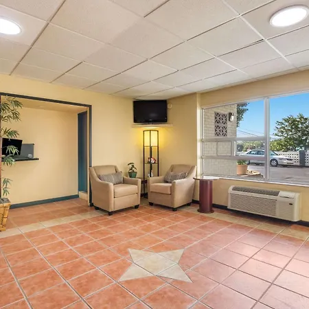 Econo Lodge Fort Knox-2