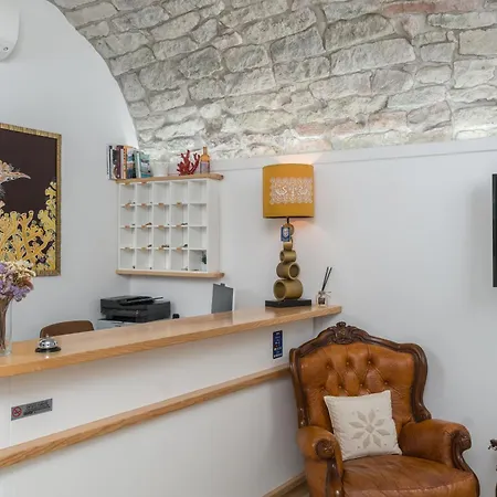 Bosa Queen House-3
