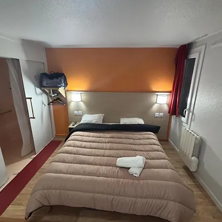 Premiere Classe Fontenay Tresigny-2