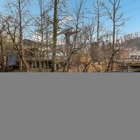 Econo Lodge Inn & Suites On The River-3