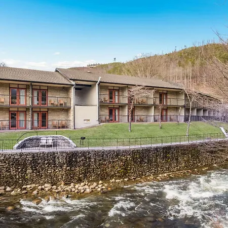 Econo Lodge Inn & Suites On The River-2