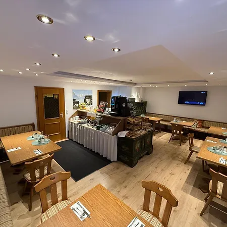 Hardi'S Hotel-3