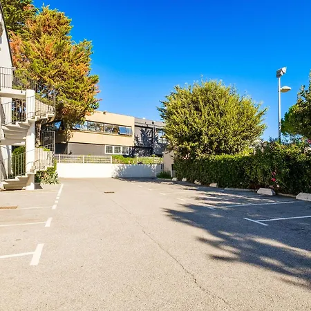 B&B HOTEL Villeneuve Loubet Plage-3
