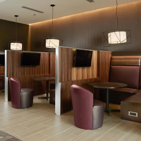 Courtyard By Marriott Rome-3