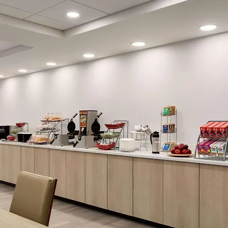 Wingate By Wyndham Green Bay-2