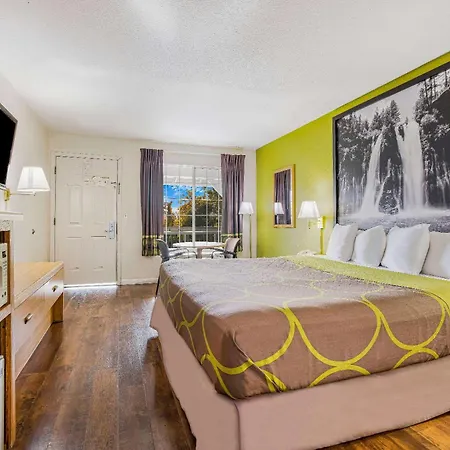 Super 8 By Wyndham Auburn-2