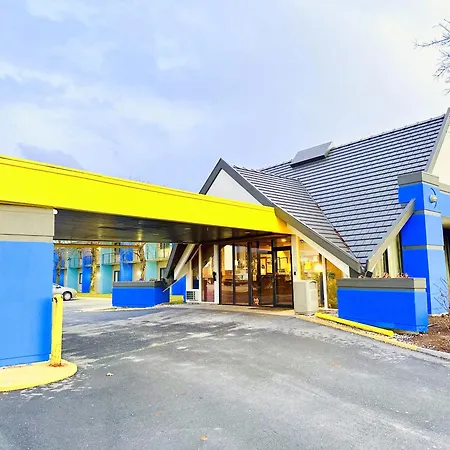 Days Inn By Wyndham Rutland/Killington Area-3